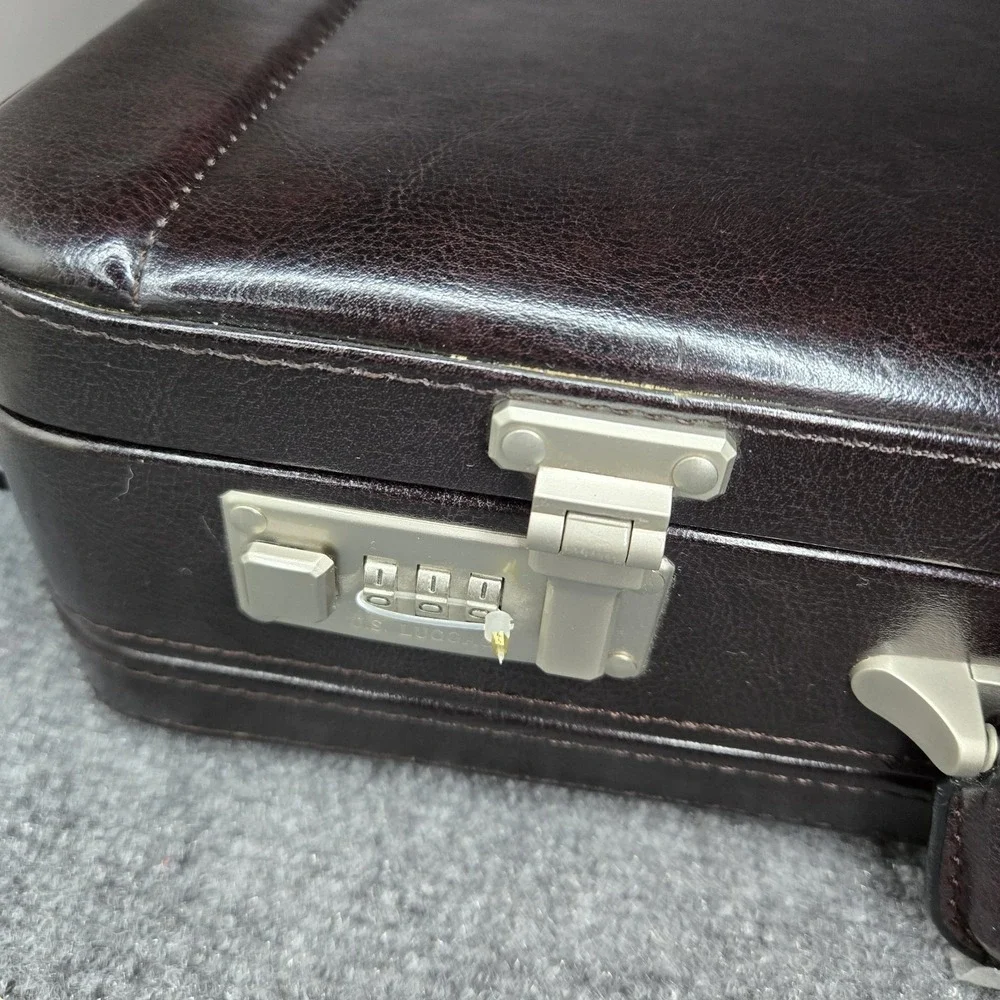 NWT U.S. Luggage New York Brown Leather Briefcase #488-2 W/ Shoulder Strap FLAW